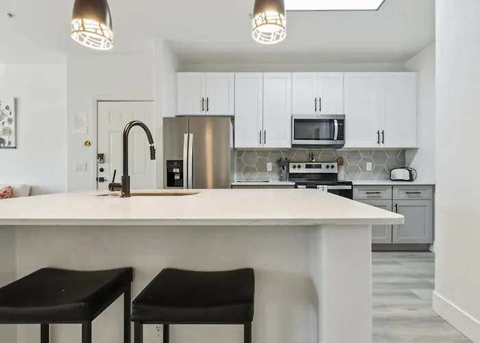 Cozysuites At Zone Westgate * Glendale