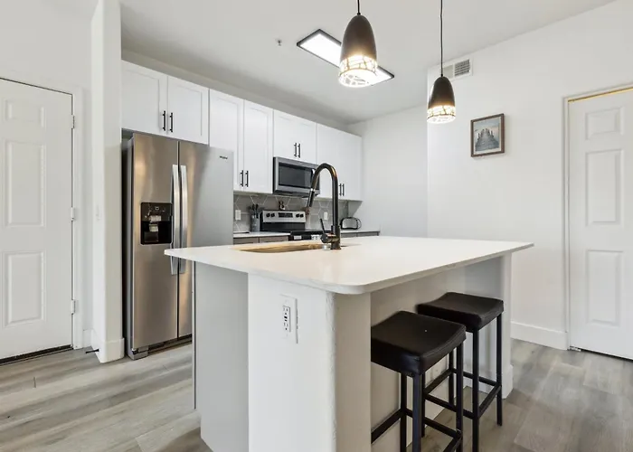 Cozysuites At Zone Westgate * Glendale